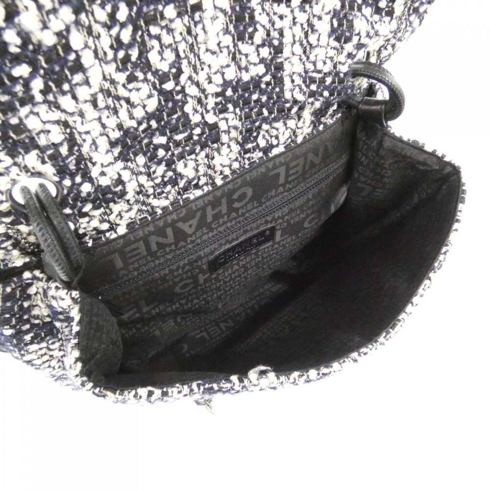 CHANEL Black Shoulder Bag - Picture 7 of 8